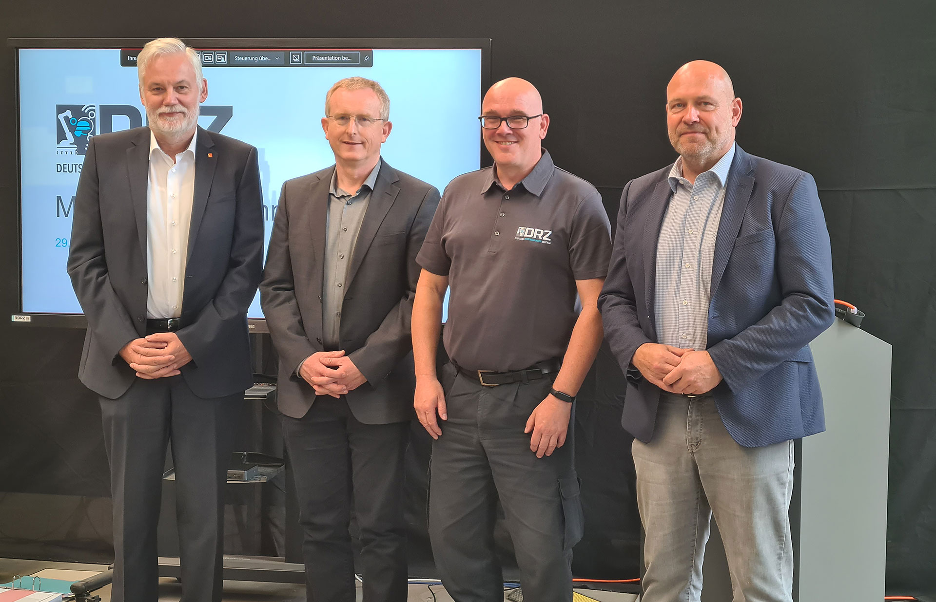 Gruppenbild: Vorstand des Deutschen Rettungsrobotik-Zentrums (DRZ)- Thomas Straßmann, Oskar von Stryk, Dirk Aschenbrenner (Vorstandsvorsitzender), Uwe Katzky (v.l.n.r)