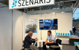 LEARNTEC 2022: Stand von SZENARIS, Dr. Katzky im Gespräch mit Kunde