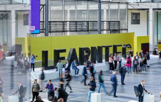 Foto Besuchende auf der LEARNTEC - Messe für digitale Bildung in Karlsruhe